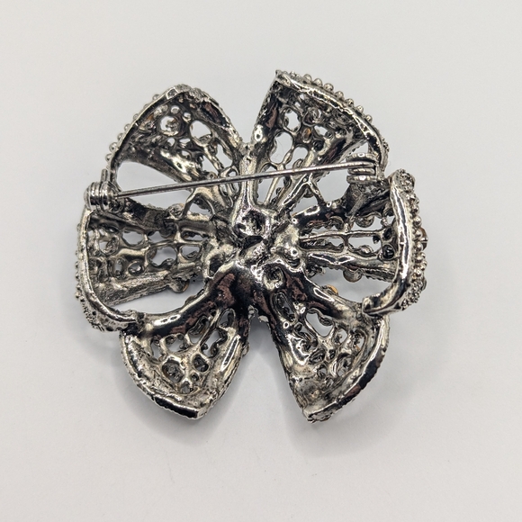 Sparkle bow brooch - Picture 4 of 6